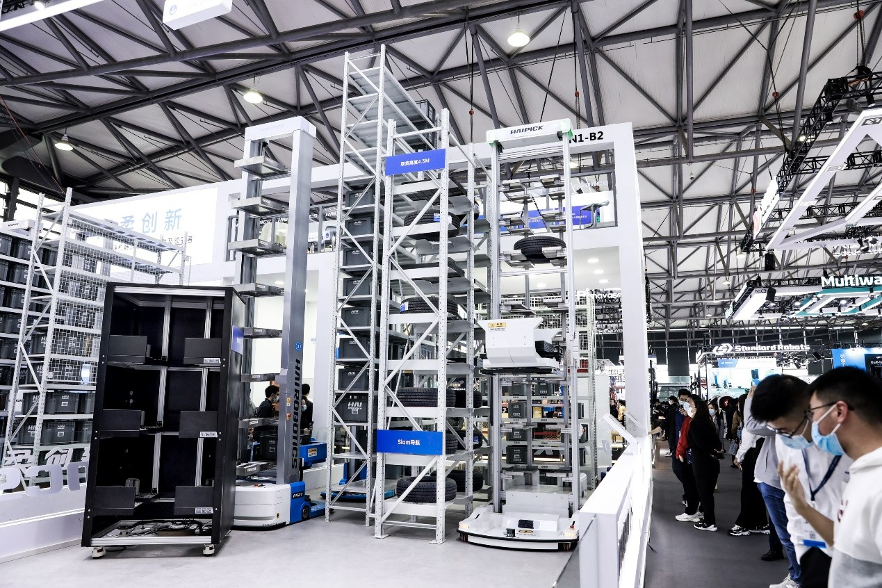 A HAIPICK A3 fork-lifting ACR in picking operation for tires at CeMAT Asia 2021.jpg.jpg